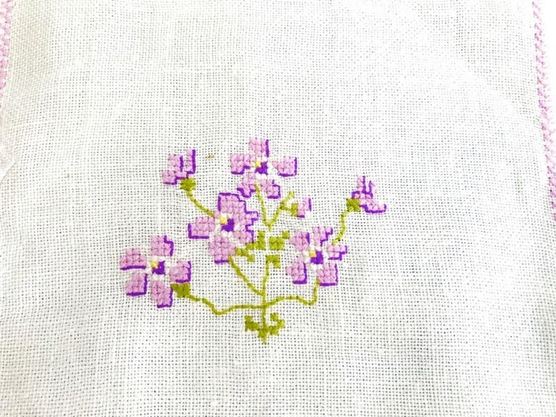 スウェーデン　ヴィンテージ　刺繍クロス　花柄　ドイリー　ミニテーブルクロス　テーブルランナー　布小物 - 北欧ヴィンテージ食器 北欧雑貨 東欧雑貨  LITEN BUTIKEN 東京 下高井戸 世田谷線/京王線