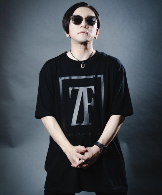 Logo First Tee 全10カラー 【ブラック×WHITE＆BLACK】<img class='new_mark_img2' src='https://img.shop-pro.jp/img/new/icons20.gif' style='border:none;display:inline;margin:0px;padding:0px;width:auto;' />