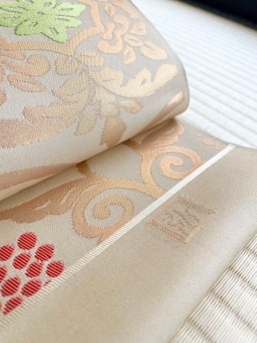 桝屋高尾謹製 ぶどう唐草柄 全通名古屋帯 - 石原呉服店