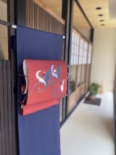 専用ページ　正絹　袋帯【あぜくら　愛ZECRA】本泥染《雪輪　花びら》 色で探す（赤色）