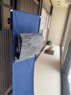 (あ694)珍品‼️縮緬 型染めアンティーク振袖㊗️青海波 鶴 松柄扇 鼓 ✨ あ694)珍品‼️縮緬 型染めアンティーク振袖㊗️青海波 鶴 松柄扇