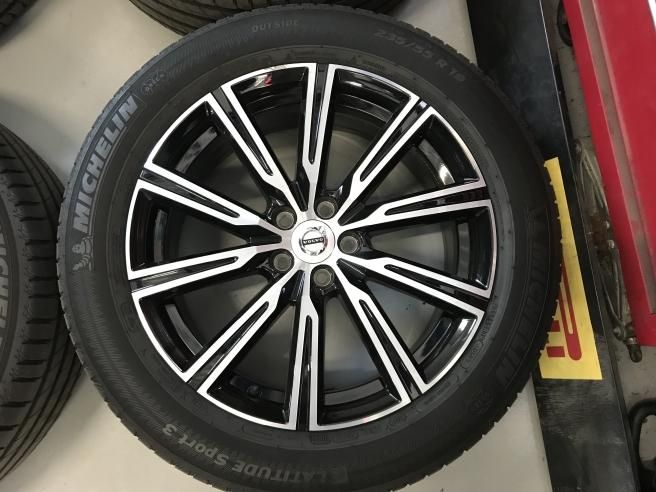 ボルボ XC60 純正 19インチアルミホイールタイヤ 4本セット(中古品