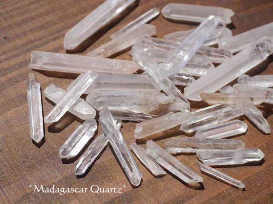 天然石マダガスカル産水晶 約30g 極細～中太ミックスサイズ原石結晶水晶ポイントさざれ クォーツクリスタル透明フロスト氷柱状ハンドメイド素材 -  天然石素材とマクラメアクセサリーのJEMRICCO