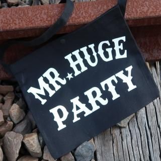 MR.HUGE  LOGO MINI PRINTED CANVAS SACOCHEʥߥˡץȡХPARTY BLACK