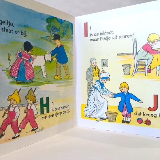 A is een aapje,dat eet uit zijn poot - 絵本・児童書・古雑誌 のら