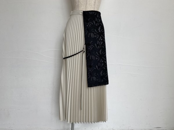 〈MIKAGE SHIN〉Pleated Skirt