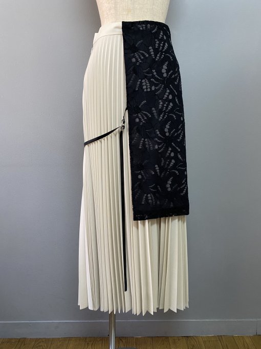 <img class='new_mark_img1' src='https://img.shop-pro.jp/img/new/icons20.gif' style='border:none;display:inline;margin:0px;padding:0px;width:auto;' />30OFFۡMIKAGE SHINPleated Skirt