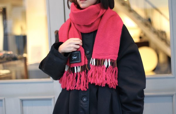 <img class='new_mark_img1' src='https://img.shop-pro.jp/img/new/icons2.gif' style='border:none;display:inline;margin:0px;padding:0px;width:auto;' />〈5knot〉HAND WOVEN FRINGED STOLE
