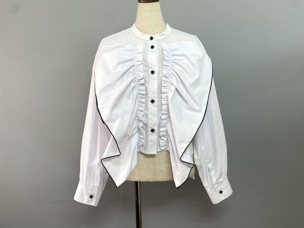 <img class='new_mark_img1' src='https://img.shop-pro.jp/img/new/icons2.gif' style='border:none;display:inline;margin:0px;padding:0px;width:auto;' />〈RUMCHE〉Raffle Blouse