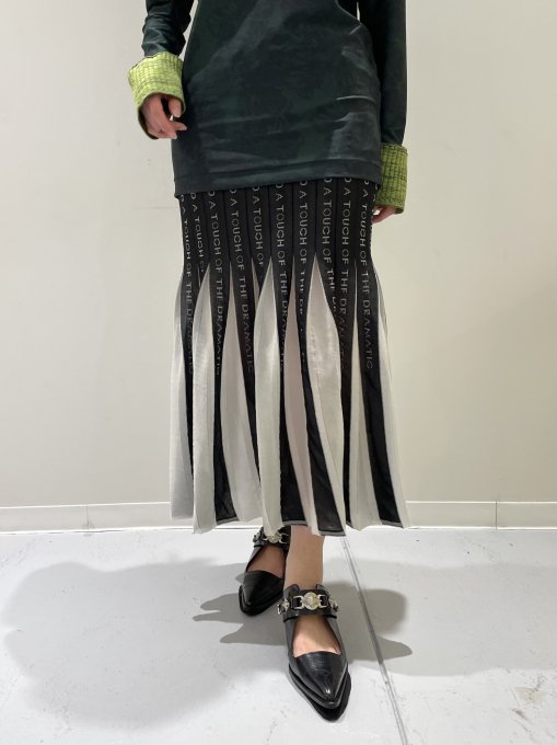 <img class='new_mark_img1' src='https://img.shop-pro.jp/img/new/icons2.gif' style='border:none;display:inline;margin:0px;padding:0px;width:auto;' />TANEmblem Pleats Knitted Skirt
