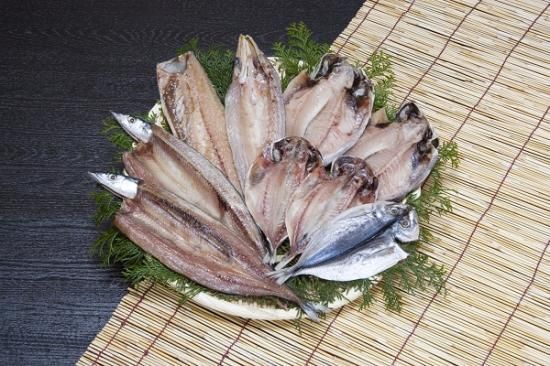 詰め合わせ1 こだわりの鯵3 エボダイ2 カマス1 さば汐1 サンマ汐2 新八ひもの こだわりの干物の通信販売はこちらです 詰め合わせ1 こだわりの鯵3 エボダイ2 カマス1 さば汐1 サンマ汐2 新八ひもの こだわりの干物の通信販売はこちらです