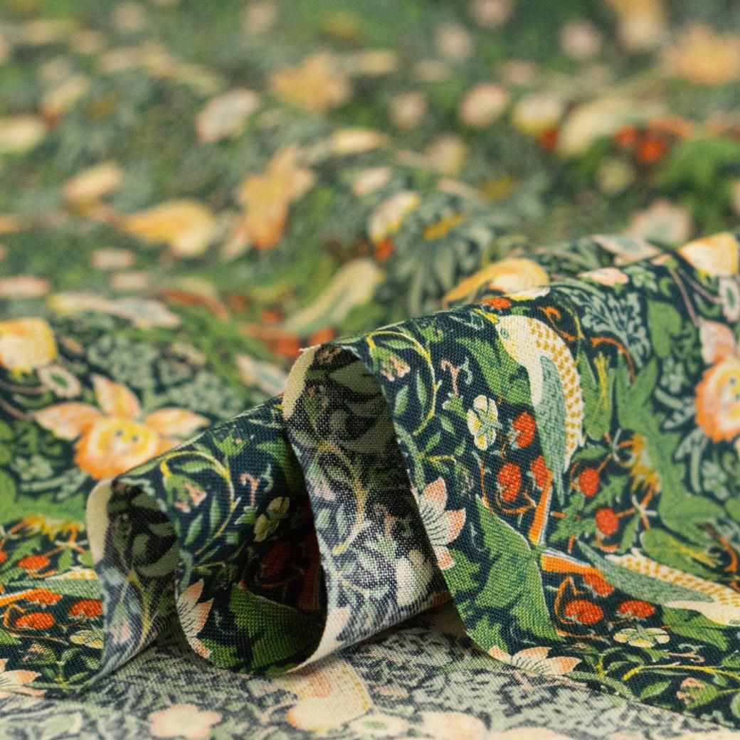 いちご泥棒｜Blue Navy | V&A - 【キジキジ】布・生地の通販