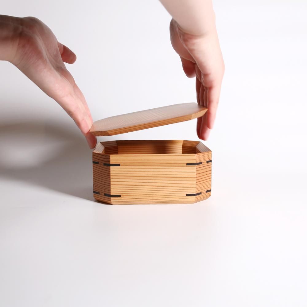 酒井 航（DOUBLE＝DOUBLE FURNITURE）_ 杉隅切弁当箱 中 - NODE