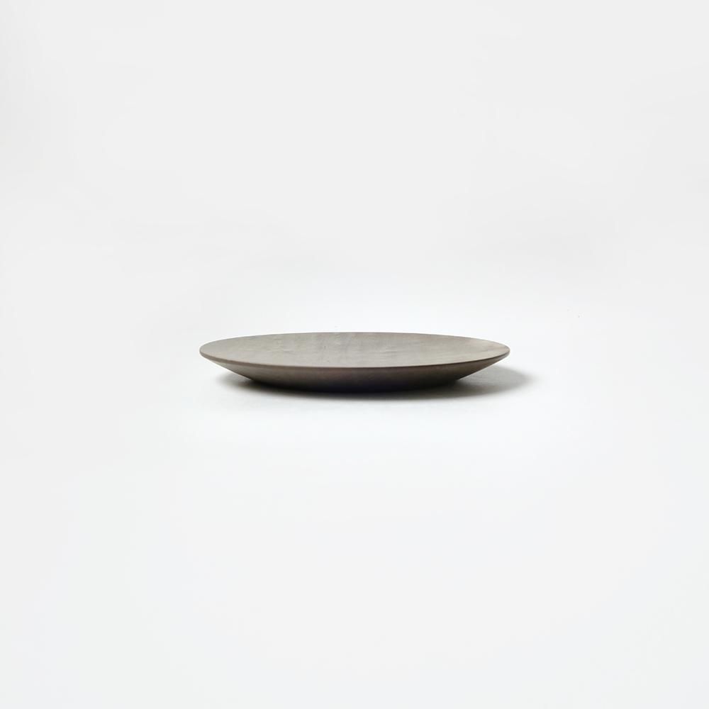 内田 悠 _ 平皿 φ210（イタヤカエデ・鉄媒染） - NODE
