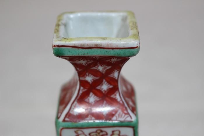 K-1430九谷焼赤絵染付極細格子渦巻小紋風景文角一輪挿し - 石川