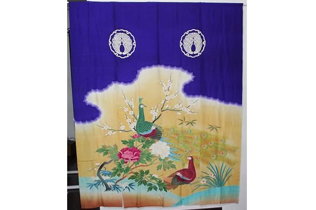 E-298加賀花嫁暖簾春花に孔雀紋正絹四巾雪輪に抱茗荷家紋 - 石川