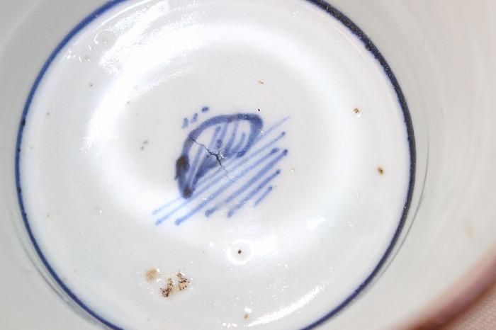 B-697伊万里焼古染付花鳥文蕎麦猪口一 - 石川県金沢の骨董品のお B-697伊万里焼古染付花鳥文蕎麦猪口一 - 石川県金沢の骨董品のお