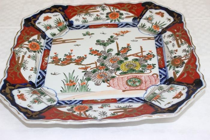 A-1312伊万里焼染錦花篭花蝶文飾角皿一 - 石川県金沢の骨董品の