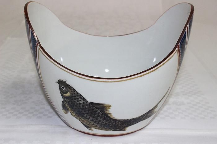 K-1772九谷焼色染付海魚と川魚文花盛器 九谷の名工梶谷竹塘作 - 石川県