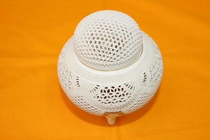 I-523薩摩焼白透彫香炉 薩摩焼宗家14代沈寿管作 - 石川県金沢の骨董