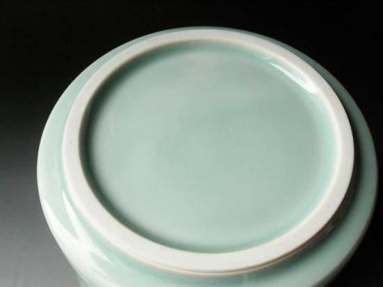 青磁 しのぎ彫紋水指 (共箱) 三代 紫翠窯 西村徳泉 - 茶道具販売 栗林園