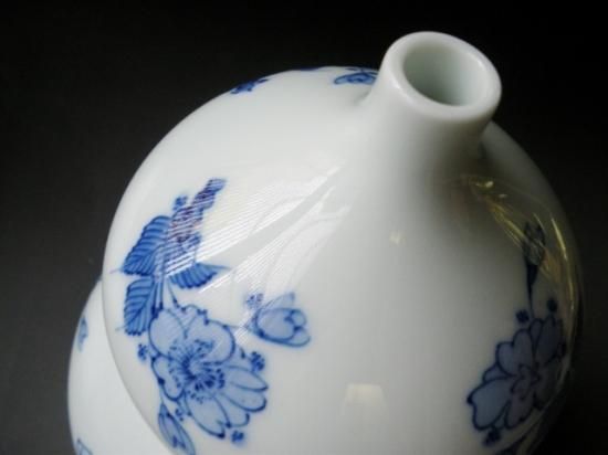 平戸焼 染付桜絵花入 (共箱) 横石嘉助 - 茶道具販売 栗林園 平戸焼 染付桜絵花入 (共箱) 横石嘉助 - 茶道具販売 栗林園