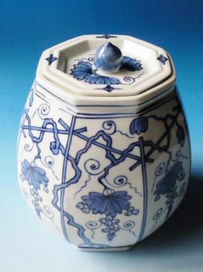 染付 葡萄棚水指 (共箱) 三代 紫翠窯 西村徳泉 - 茶道具販売 栗林園