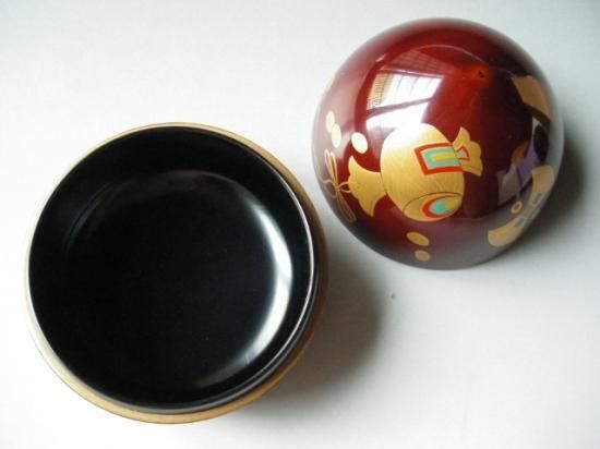 山中塗 宝尽し宝珠香合 (共箱)多田桂寛 - 茶道具販売 栗林園 山中塗 宝尽し宝珠香合 (共箱)多田桂寛 - 茶道具販売 栗林園