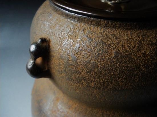 六瓢釜 風炉用 (共箱)十二代 和田美之助 - 茶道具販売 栗林園 六瓢釜 風炉用 (共箱)十二代 和田美之助 - 茶道具販売 栗林園
