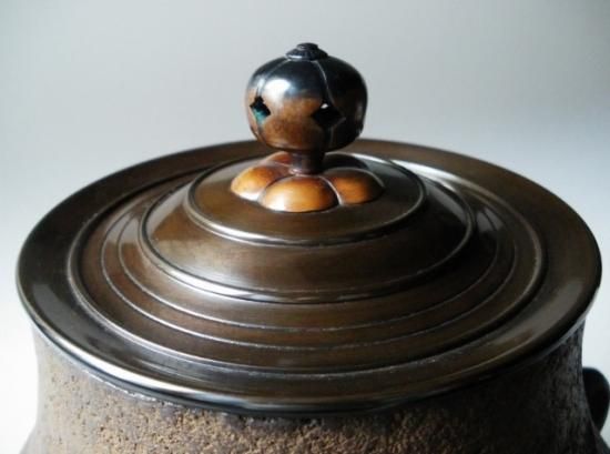 鶴首釜 風炉用 (共箱)十二代 和田美之助 - 茶道具販売 栗林園 鶴首釜 風炉用 (共箱)十二代 和田美之助 - 茶道具販売 栗林園