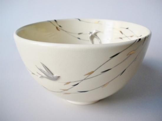 浮彫 柳に燕絵茶碗 (共箱)今岡三四郎 - 茶道具販売 栗林園 浮彫 柳に燕絵茶碗 (共箱)今岡三四郎 - 茶道具販売 栗林園