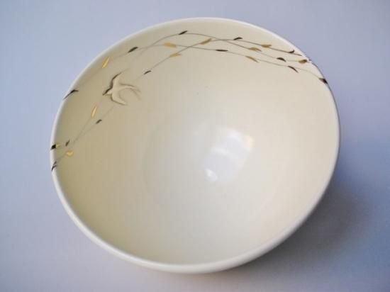 浮彫 柳に燕絵茶碗 (共箱)今岡三四郎 - 茶道具販売 栗林園 浮彫 柳に燕絵茶碗 (共箱)今岡三四郎 - 茶道具販売 栗林園