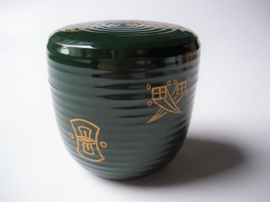 青漆 平筋宝尽蒔絵大棗 (共箱)四代 辻石斎 - 茶道具販売 栗林園 青漆 平筋宝尽蒔絵大棗 (共箱)四代 辻石斎 - 茶道具販売 栗林園
