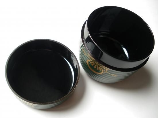 青漆 平筋宝尽蒔絵大棗 (共箱)四代 辻石斎 - 茶道具販売 栗林園 青漆 平筋宝尽蒔絵大棗 (共箱)四代 辻石斎 - 茶道具販売 栗林園
