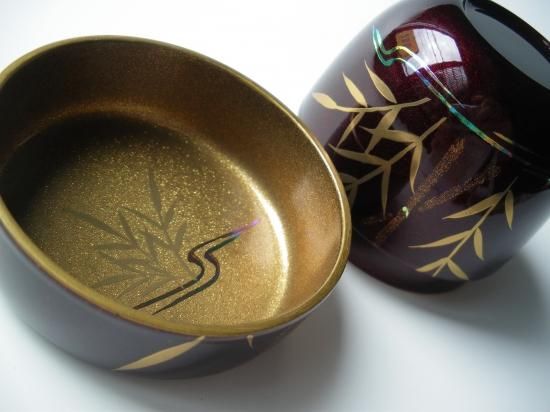 溜塗 糸蜻蛉蒔絵中棗 (紙箱)東雲 - 茶道具販売 栗林園 溜塗 糸蜻蛉蒔絵中棗 (紙箱)東雲 - 茶道具販売 栗林園