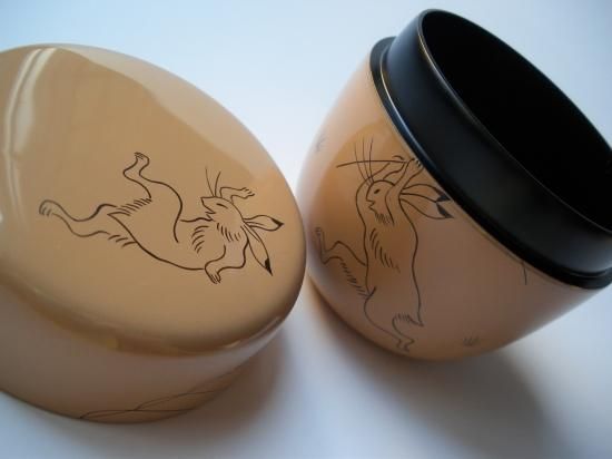 白漆 高山寺兎蒔絵中棗 (紙箱) - 茶道具販売 栗林園 白漆 高山寺兎蒔絵中棗 (紙箱) - 茶道具販売 栗林園