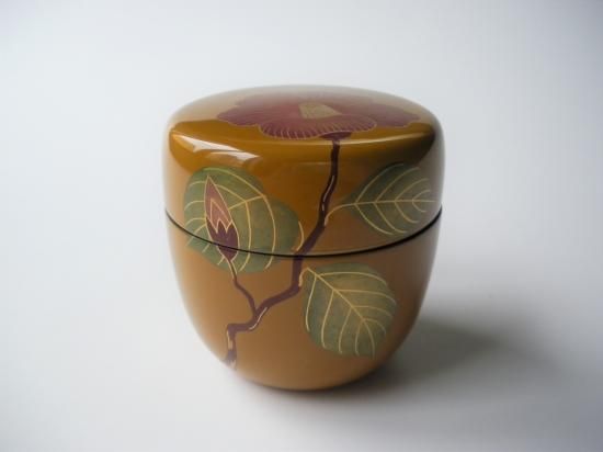 黄漆 椿蒔絵中棗 木質 (紙箱) - 茶道具販売 栗林園 黄漆 椿蒔絵中棗 木質 (紙箱) - 茶道具販売 栗林園