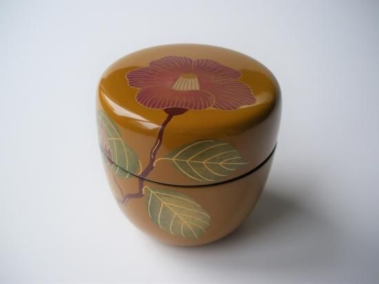 黄漆 椿蒔絵中棗 木質 (紙箱) - 茶道具販売 栗林園 黄漆 椿蒔絵中棗 木質 (紙箱) - 茶道具販売 栗林園