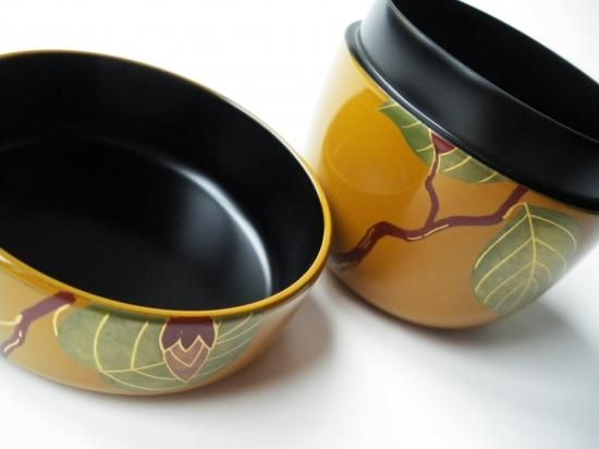 黄漆 椿蒔絵中棗 木質 (紙箱) - 茶道具販売 栗林園 黄漆 椿蒔絵中棗 木質 (紙箱) - 茶道具販売 栗林園