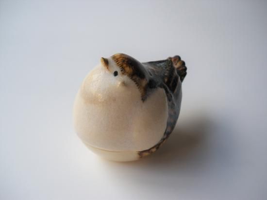 雀香合 (共箱)今岡三四郎 - 茶道具販売 栗林園 雀香合 (共箱)今岡三四郎 - 茶道具販売 栗林園
