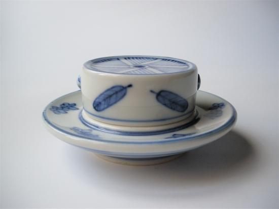 染付 引臼香合 (共箱)高野昭阿弥 - 茶道具販売 栗林園