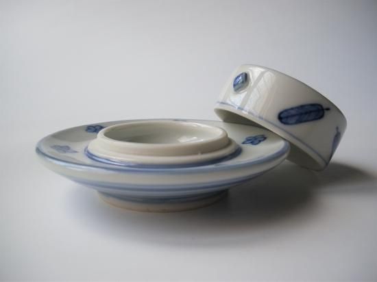 染付 引臼香合 (共箱)高野昭阿弥 - 茶道具販売 栗林園