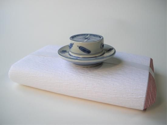 染付 引臼香合 (共箱)高野昭阿弥 - 茶道具販売 栗林園