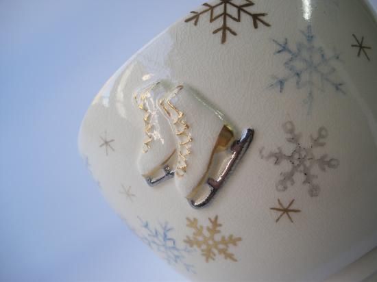 浮彫 雪にスケート靴茶碗 (共箱)今岡三四郎 - 茶道具販売 栗林園 浮彫 雪にスケート靴茶碗 (共箱)今岡三四郎 - 茶道具販売 栗林園