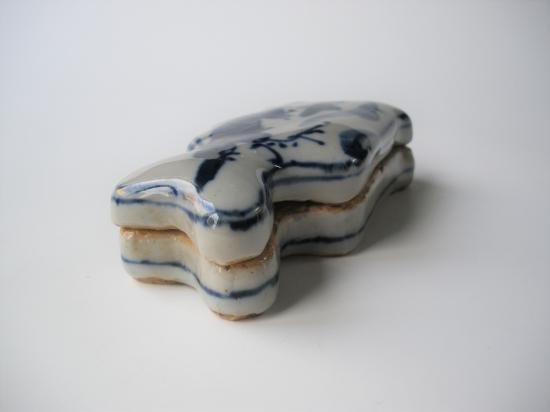 鵬雲斎大宗匠書付 清水焼 染付 魚香合 - 茶道具販売 栗林園