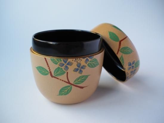 白漆叩塗 紫陽花蒔絵中棗 (共箱)早見征一 - 茶道具販売 栗林園 白漆叩塗 紫陽花蒔絵中棗 (共箱)早見征一 - 茶道具販売 栗林園