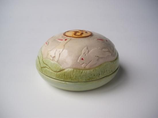 干支「卯」 宝珠形香合 (共箱)蒲池窯 - 茶道具販売 栗林園