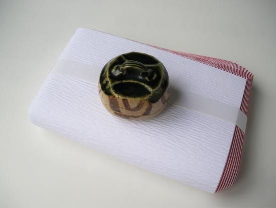 織部 ハジキ香合 (共箱)松本鐵山 - 茶道具販売 栗林園 織部 ハジキ香合 (共箱)松本鐵山 - 茶道具販売 栗林園