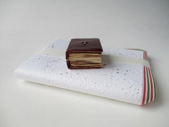 聖書香合 (共箱)今岡三四郎 - 茶道具販売 栗林園 聖書香合 (共箱)今岡三四郎 - 茶道具販売 栗林園