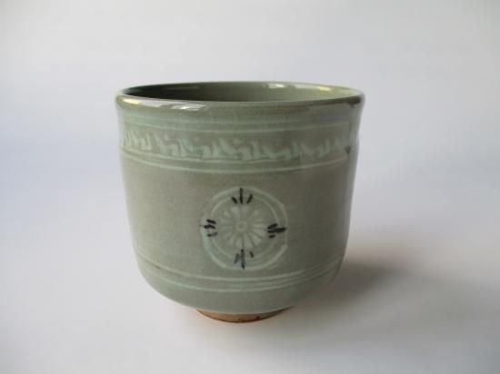 青磁 狂言袴茶碗 (紙箱)中村与平 - 茶道具販売 栗林園 青磁 狂言袴茶碗 (紙箱)中村与平 - 茶道具販売 栗林園